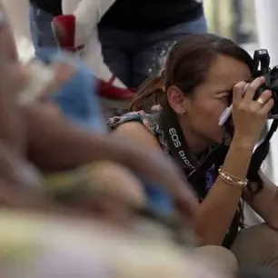 Mujeres periodistas viven doble violencia