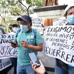 Senadores demócratas de EU condenan violencia contra periodistas en México
