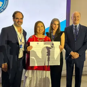 Xóchitl Gálvez firma declaraciones por la libertad de expresión