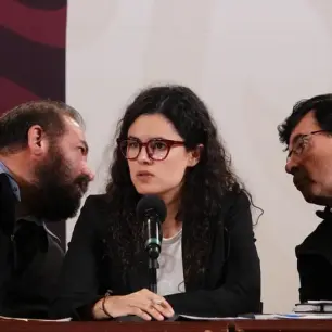 Datos de periodistas, “obtenidos desde España”, acusa Presidencia
