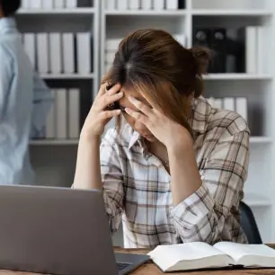 60 de cada 100 periodistas que cubren los derechos de las mujeres sufren ciberacoso: RSF