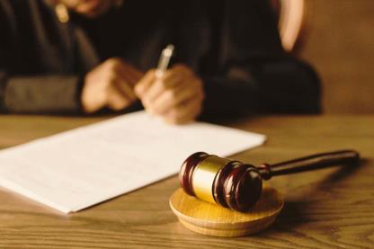Juez permite que avance demanda de escritores contra Meta por uso de IA y derechos de autor 