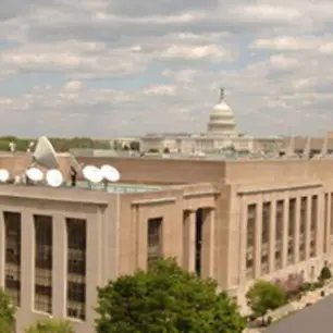 Periodistas de Voice of America demandan por el cierre de la emisora