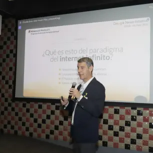 Llaman a medios a distinguirse y aprovechar el vínculo con sus audiencias ante infodemia y contenidos generados por IA