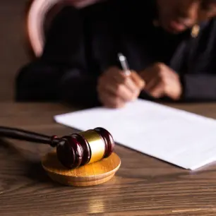 Juez de EU reconoce como “uso justo” el entrenamiento de la la firma de IA Anthropic con libros
