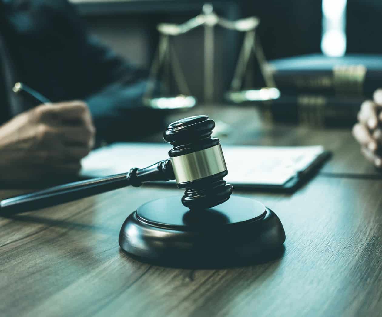 Demanda Trump a Dow Jones, News Corp, Rupert Murdoch y WSJ por difamación, por artículo que lo relaciona con Epstein