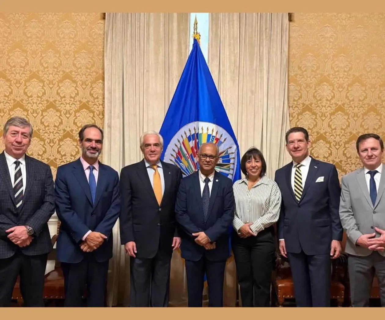 Se reúnen la SIP y el nuevo secretario general de la OEA para abordar los desafíos de la prensa en América