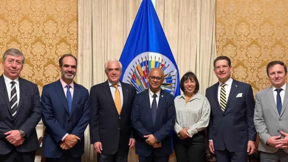 Se reúnen la SIP y el nuevo secretario general de la OEA para abordar los desafíos de la prensa en América
