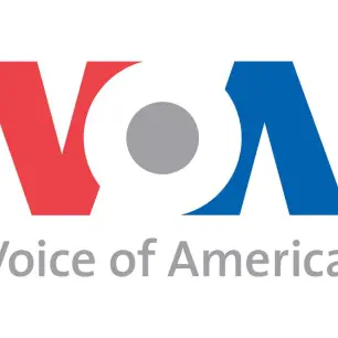 Directora de Voice of America buscaría deportar a ex empleados con visa J-1 tras el cierre de medios públicos de EU