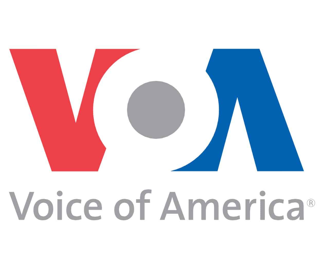 Directora de Voice of America buscaría deportar a ex empleados con visa J-1 tras el cierre de medios públicos de EU