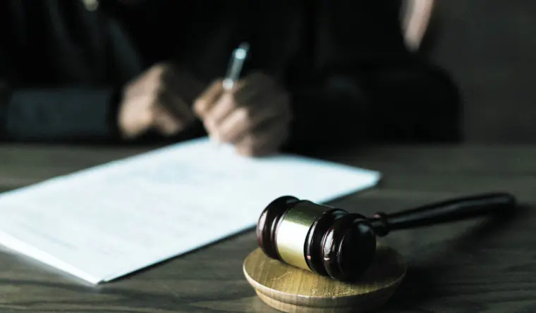 Rechaza juez demanda de Trump contra The New York Times por 15 mil millones de dólares