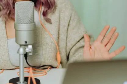 Mujeres ganan peso en ecosistema de influencers en México y medios tradicionales mantienen influencia: Reuters Institute