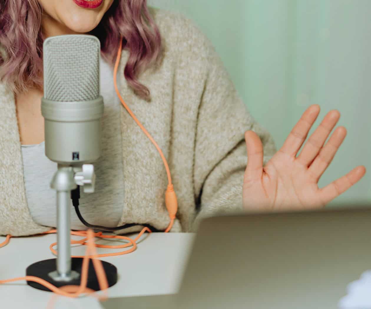 Mujeres ganan peso en ecosistema de influencers en México y medios tradicionales mantienen influencia: Reuters Institute