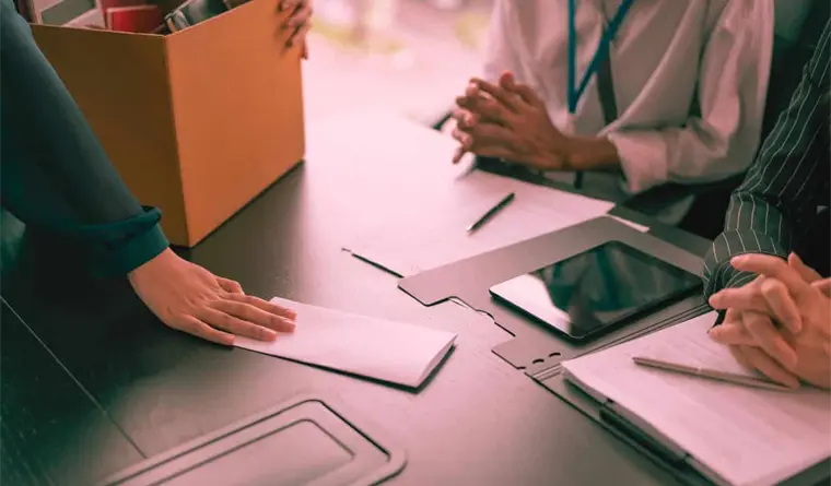 Ola de despidos va cubriendo a redacciones de EU, al momento alcanza a NBC, CNBC, WSJ, PBS y Paramount