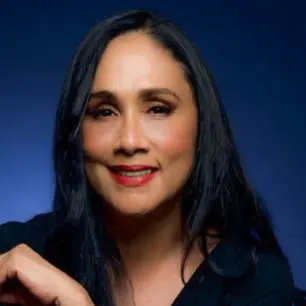 Denuncia Adela Navarro, codirectora de Zeta, ante FGE actos intimidatorios y hombres armados en oficinas del medio