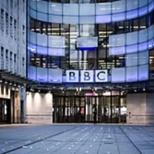 Defiende la BBC su imparcialidad, al tiempo que Trump amenaza con demandar por mil millones de dólares