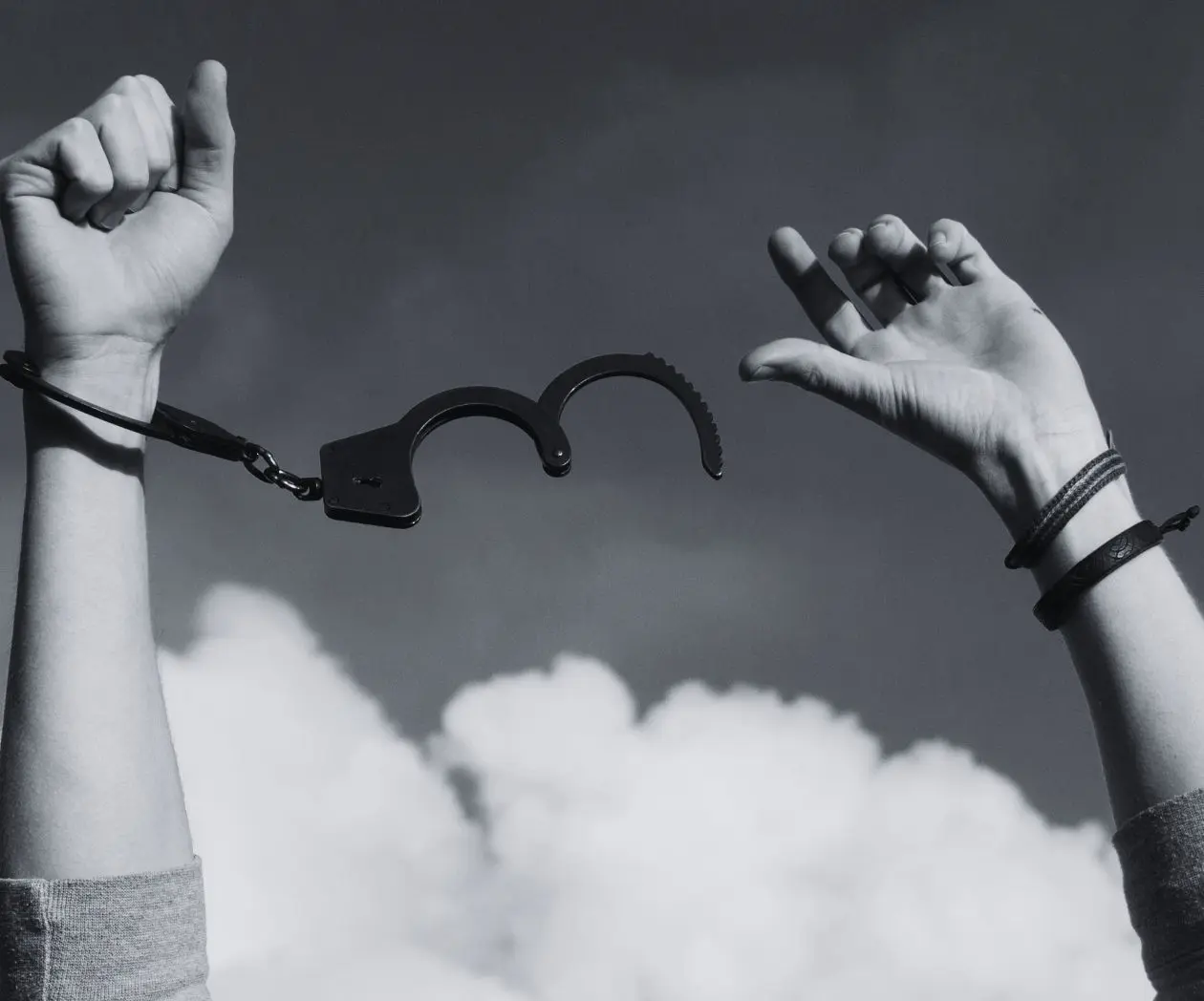 Dan cadena perpetua en Hong Kong a Jimmy Lai fundador del Apple Daily