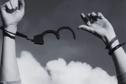 Dan cadena perpetua en Hong Kong a Jimmy Lai fundador del Apple Daily