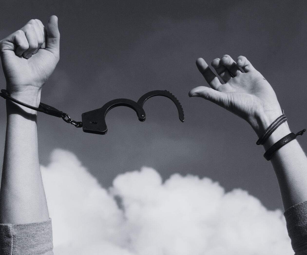 Dan cadena perpetua en Hong Kong a Jimmy Lai fundador del Apple Daily