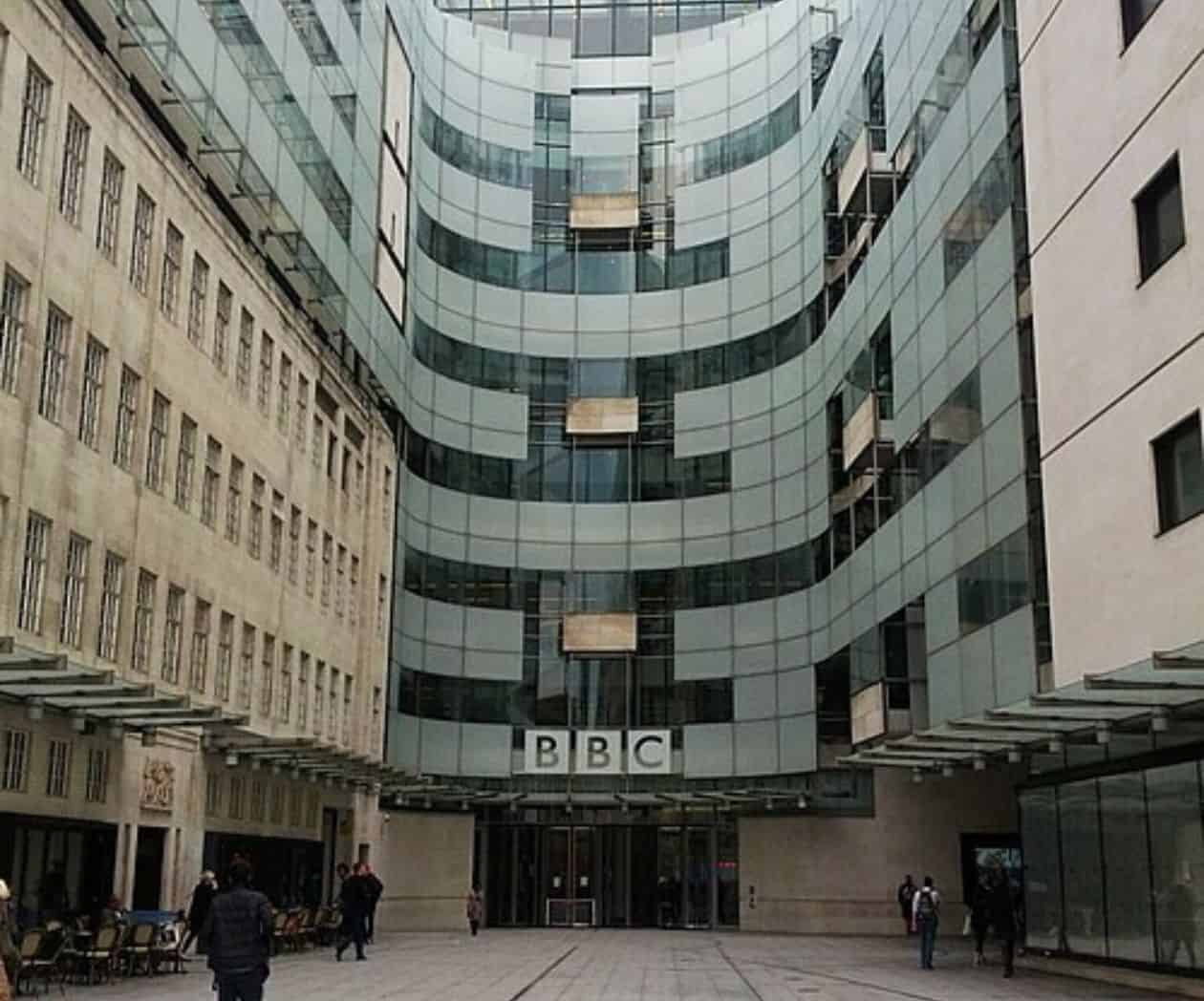 Trump demanda a la BBC por 5 mil millones de dólares por la edición de su discurso del 6 de enero de 2021
