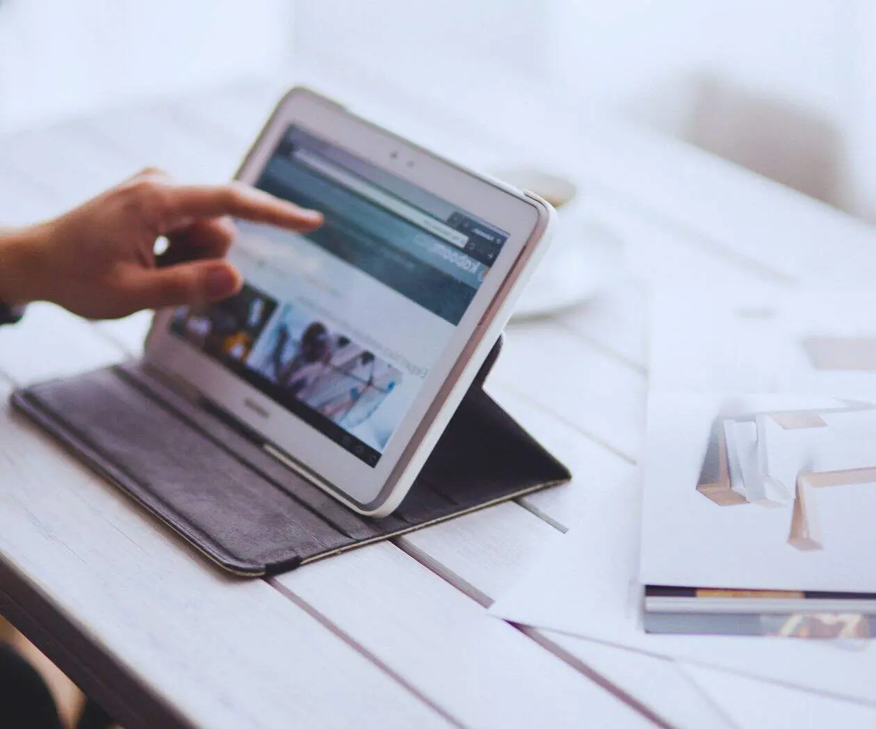 Microsoft lanza marketplace para licencias de contenido periodístico en IA