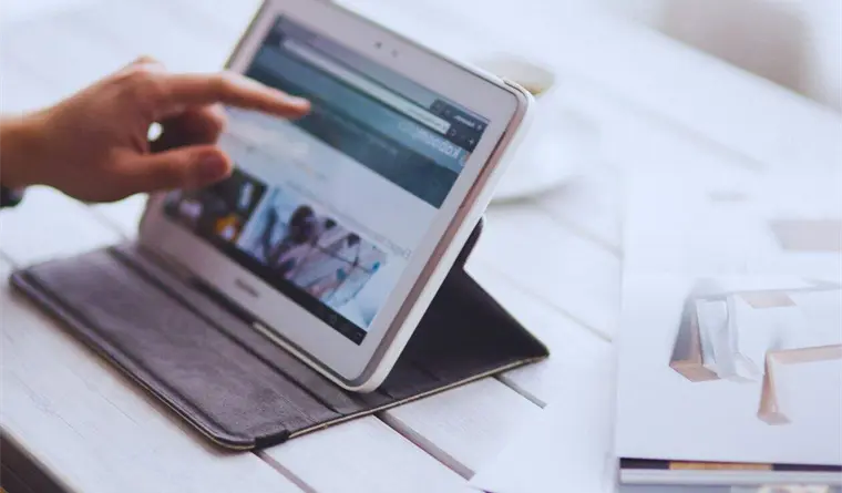 Microsoft lanza marketplace para licencias de contenido periodístico en IA