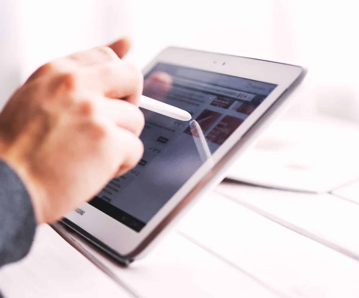 Google avanza en acuerdos más específicos con medios y amplía su piloto de IA con el Financial Times