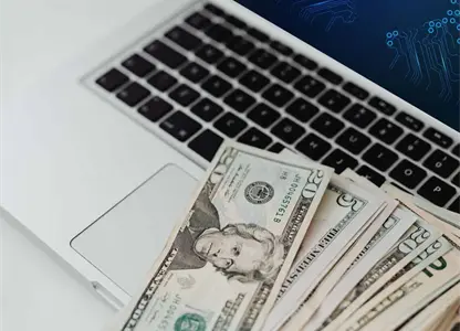 Medios del Reino Unido crean la alianza SPUR para exigir a empresas de IA el pago por el uso de contenidos