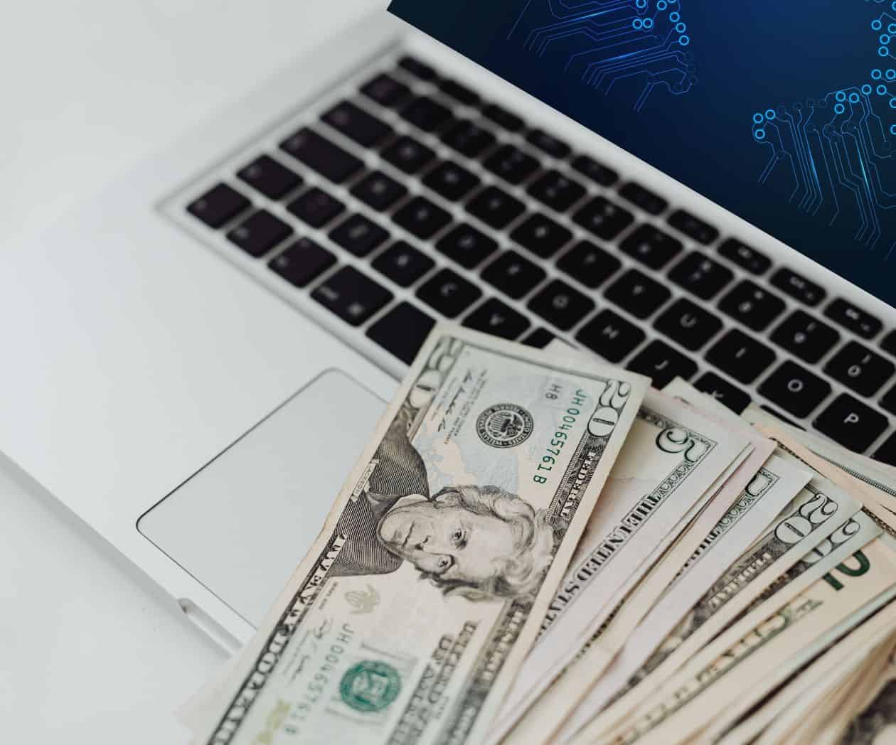 Medios del Reino Unido crean la alianza SPUR para exigir a empresas de IA el pago por el uso de contenidos