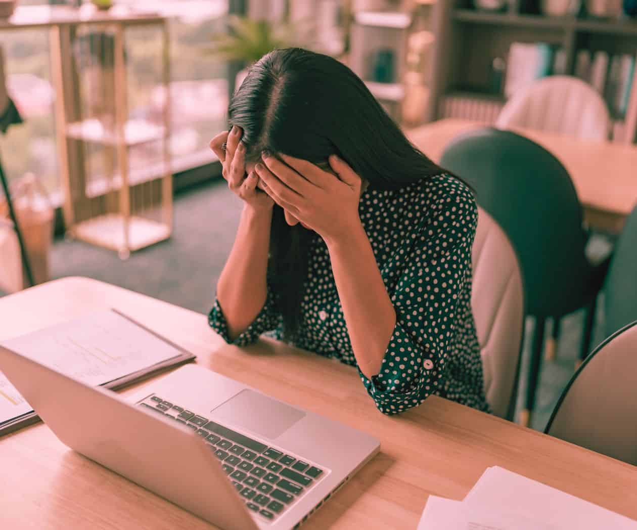 Día Internacional de la Mujer 2026: Crece violencia digital contra mujeres periodistas que escala al mundo real, UNESCO