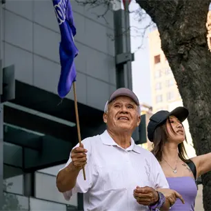 Cobertura del 8M cae 61% en medios de AL, pero crece casi un tercio en redes sociales: informe de Global News Group