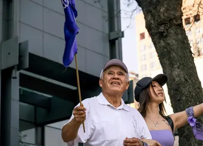 Cobertura del 8M cae 61% en medios de AL, pero crece casi un tercio en redes sociales: informe de Global News Group