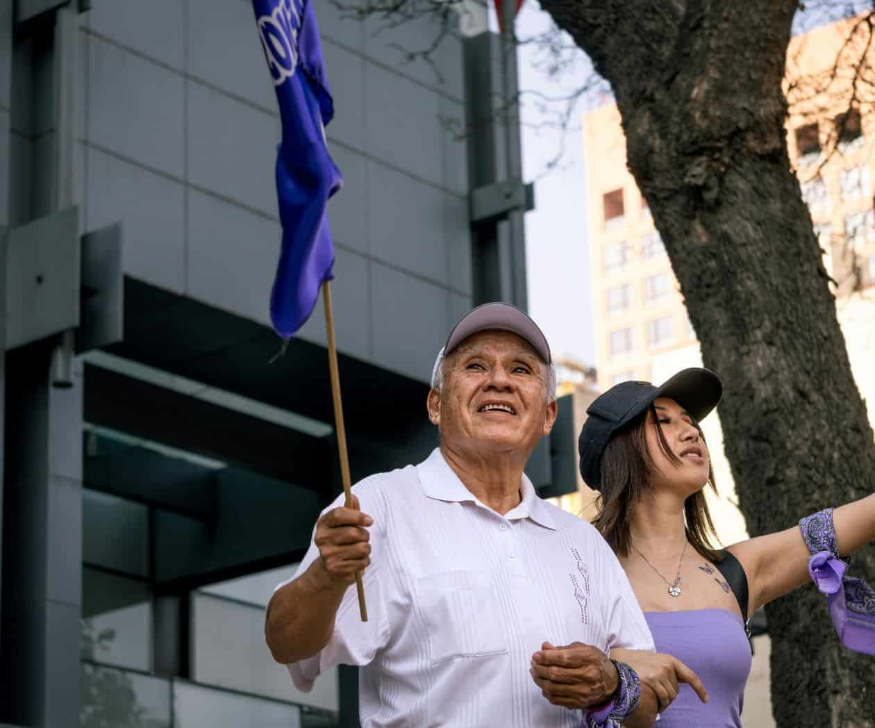 Cobertura del 8M cae 61% en medios de AL, pero crece casi un tercio en redes sociales: informe de Global News Group