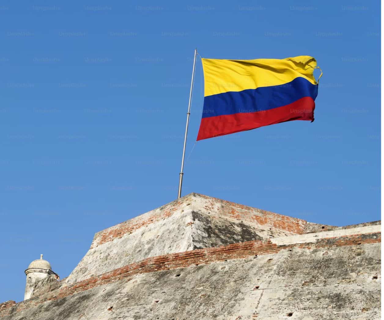 Seis de cada diez periodistas sufren violencia de género en Colombia, advierte Defensoría