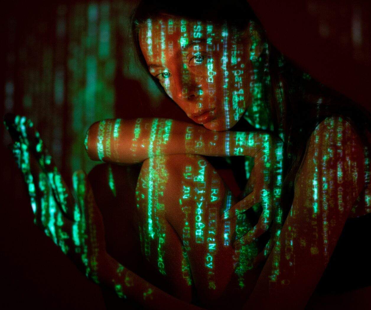 UNESCO impulsa proyecto contra la violencia digital de género en LATAM, enfocado a mujeres periodistas en el exilio