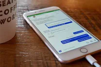Alertan sobre expansión de desinformación vía chatbots de IA: Cumbre Global 2026