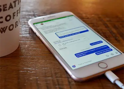 Alertan sobre expansión de desinformación vía chatbots de IA: Cumbre Global 2026