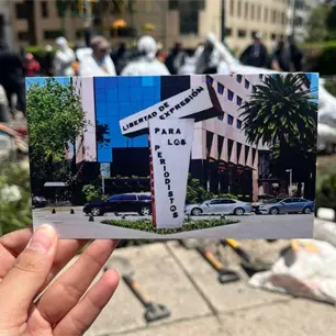 Instalan antimonumento en CDMX para recordar a periodistas asesinados y desaparecidos en M&eacute;xico