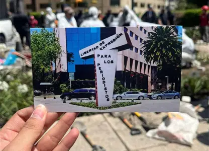 Instalan antimonumento en CDMX para recordar a periodistas asesinados y desaparecidos en México