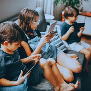 Reino Unido prohibir&aacute; las redes sociales a los menores de 16 a&ntilde;os; buscan cuidar la salud mental de ni&ntilde;os y adolescentes