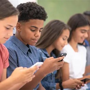Crece el apoyo en EU para prohibir las redes sociales a menores de 16 a&ntilde;os